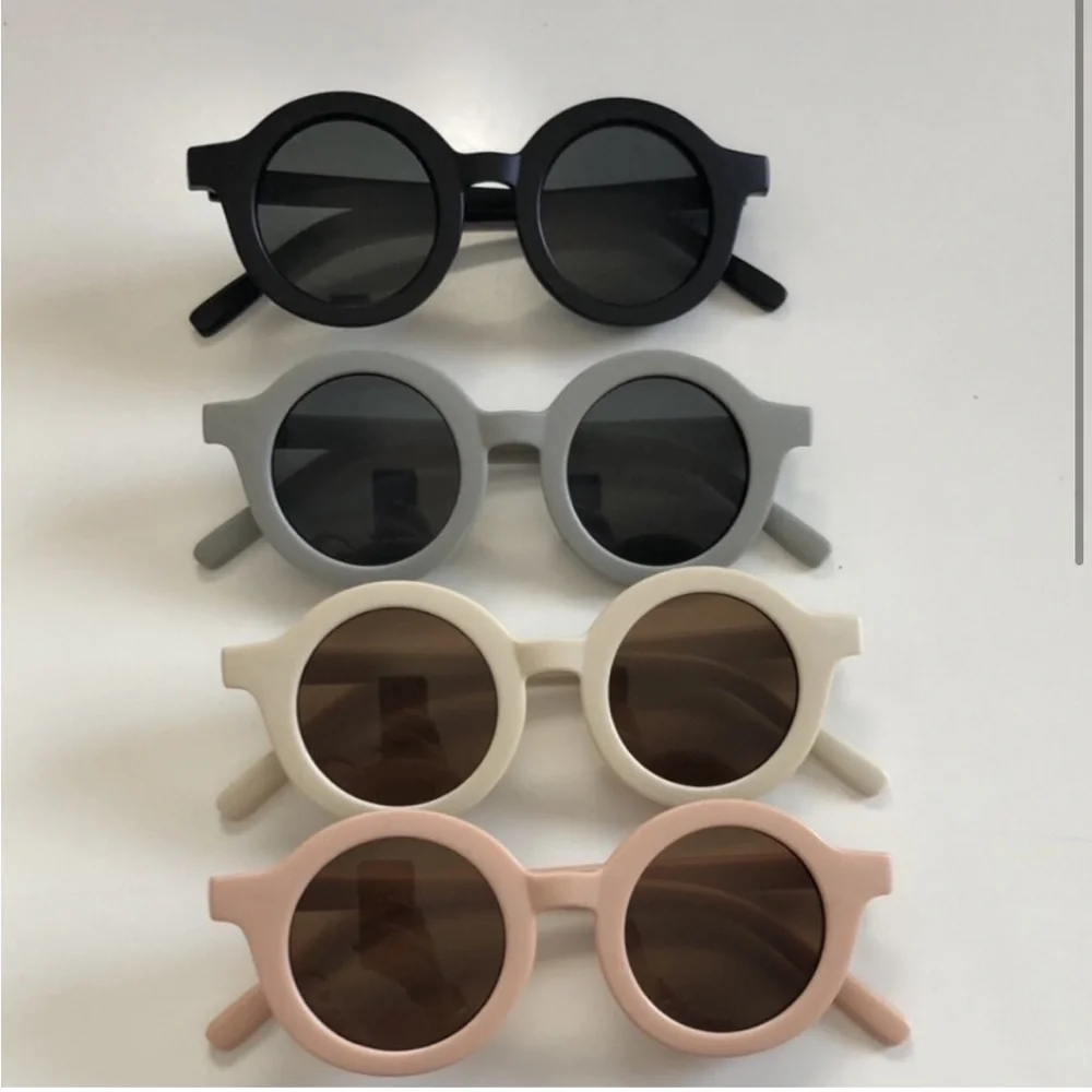Round Sunglasses - Picture 2 of 8